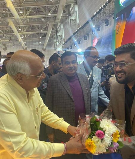 Director, Ankur Aggarwal welcoming Sh. Bhupender Patel, Chief Minister of Gujrat and Sh. Nitin Gadkari Union Minister of Road Transport & Highways of India