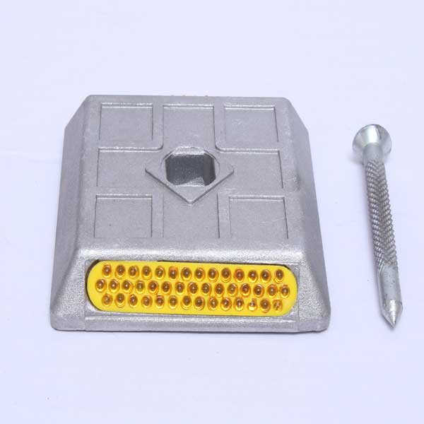 Aluminium Road Studs Manufacturers, Suppliers in Delhi